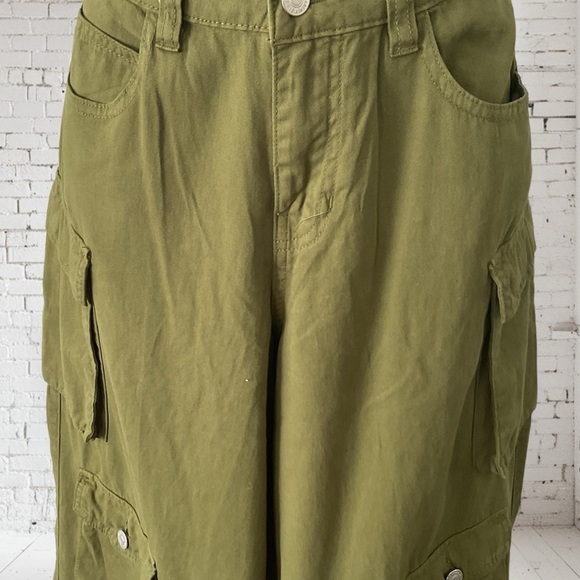 Forever 21 Olive Wide-Leg Cargo Pants - Picture 7 of 8